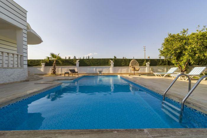 Whether you fancy a lazy sunbath or refreshing swimming time, there is the ideal spot for you.