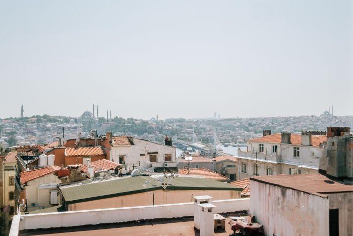 Galata Kulesi’ne 5 Dakika Mesafede Şık Tasarımlı Şehir Manzaralı Daire | AbbyGray
