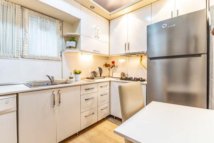Would you like to create your wonders in our compact and cozy kitchen?