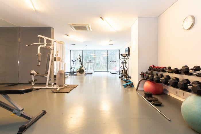 You can keep up with your fitness routine here comfortably.