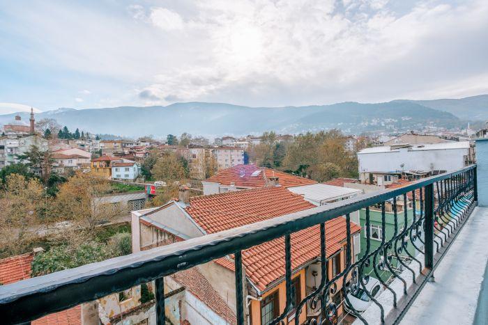 Urban Flat with Balcony in Bursa