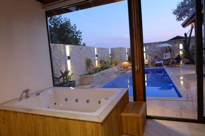 You can pamper yourself in luxury in our jacuzzi.