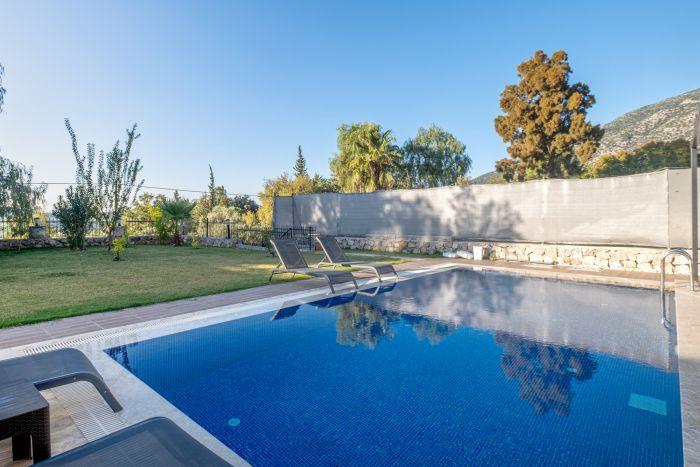 Huge Villa w Pool, Garden Near Oludeniz in Fethiye