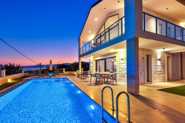 Luxury Sea View Villa w Pool By The Sea in Antalya