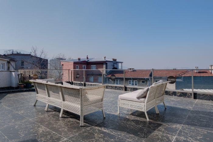 Bursa'da Bahçeli ve Ortak Teraslı Şık Otel Odası