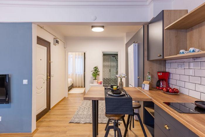 You can take this flat and turn it into your home away from home effortlessly.