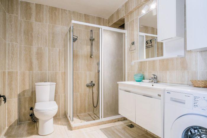 Refresh yourself with the spacious shower cabin and the hygiene set that contains everything you will need!