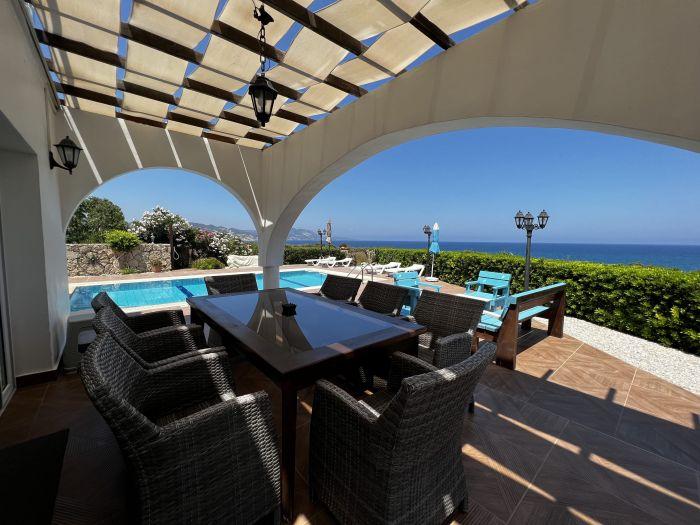 Luxury Sea View Villa w Pool Near Beach in Kyrenia