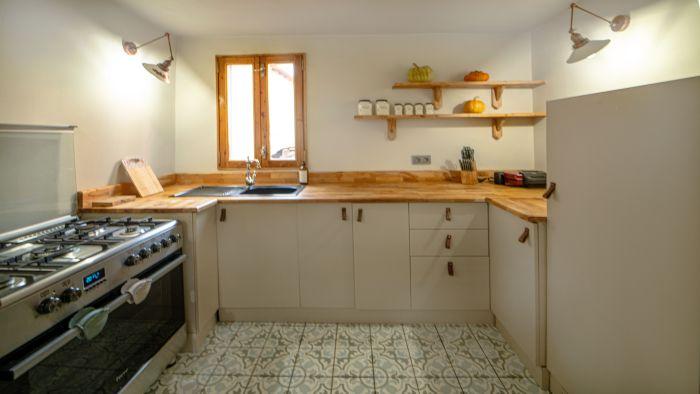 Let's take a look a the kitchen where you can cook your favorite meals. 