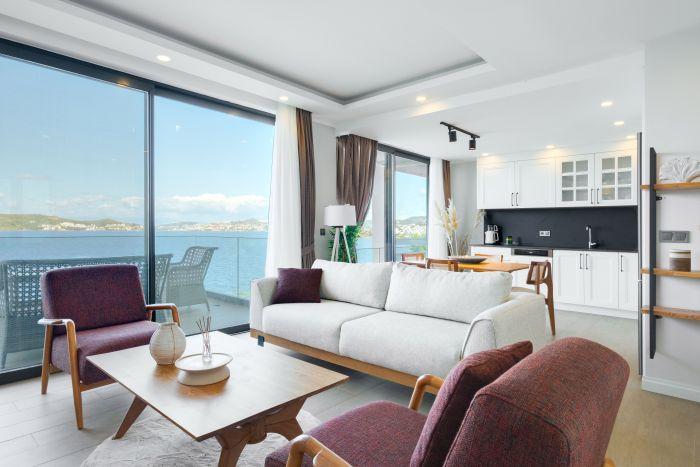 Spacious, bright, with uninterrupted sea views.