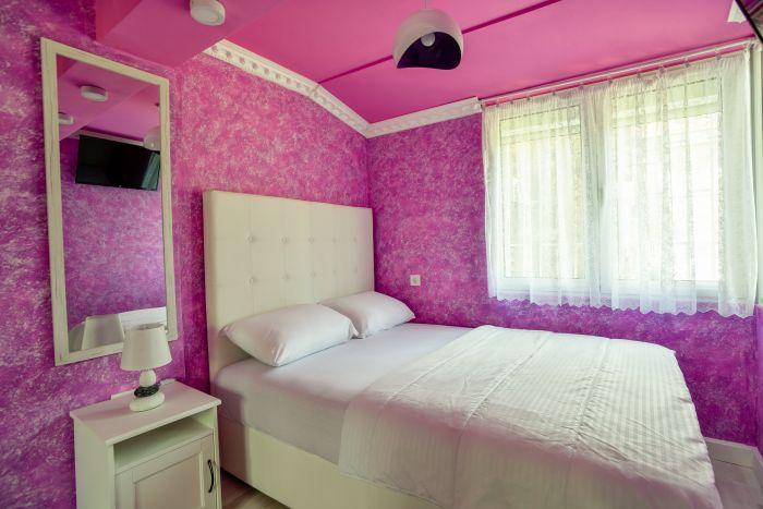 Here we have a colorful and vibrant bedroom. It's beautifully decorated and very stylish.