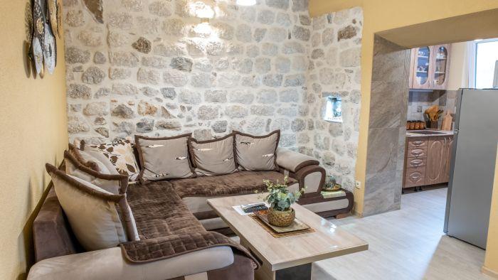 Authentic Vacation Flat Near Beach in Kotor