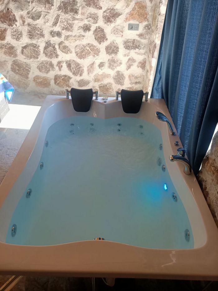 You can wash away the tiredness of the day in our jacuzzi.