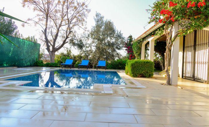 Gorgeous Secluded Villa with Private Pool and BBQ