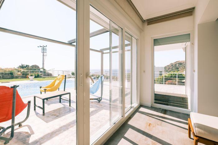 Bodrum’da Denize 3 Dakika Mesafede Verandalı Havuzlu Balkonlu Geniş ve Şık Dekore Edilmiş Villa | VillaChopin