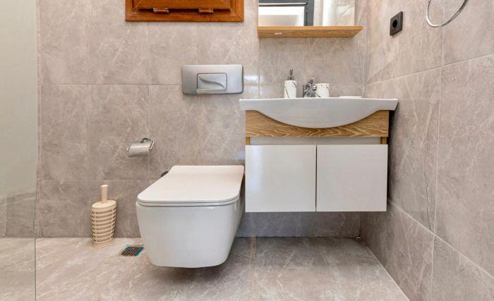 Our refreshing bathroom has bright tiles, enough storage space, and useful toiletries.