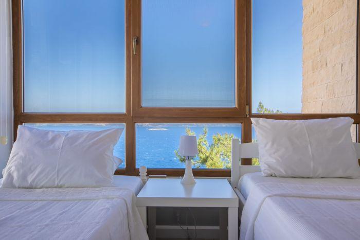 Wouldn't you want to wake up surrounded by the finest tones of blue?