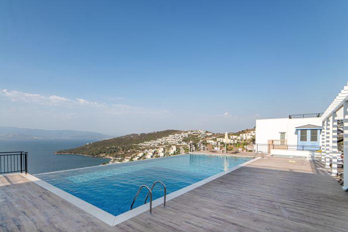 A pool with a perfect view awaits you here...