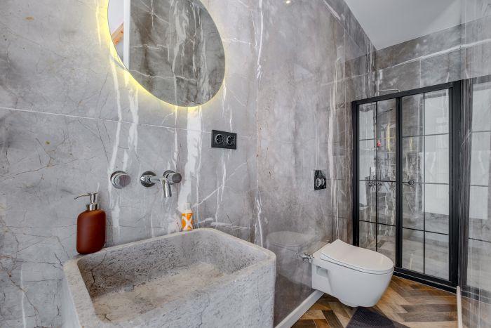 Outstanding interior design and eye-catching marble tiles…