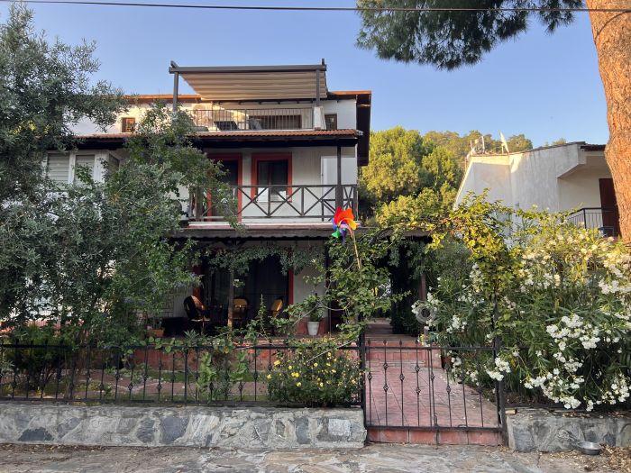 İzmir Menderes’te Teraslı Bahçeli Çatıkatı olan Villa | VillaFrigg