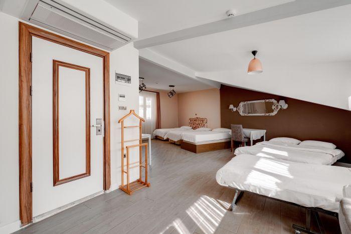 Bursa'da Ortak Teraslı 6 Kişilik Büyük Otel Odası