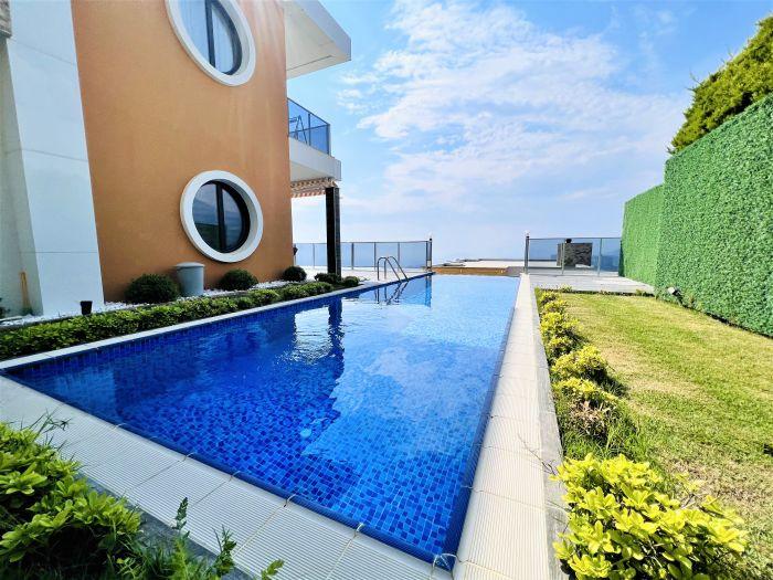 Alanya'da Doğayla İç İçe, Özel Havuzlu ve Teraslı Muhteşem Villa | Red Premium Luna