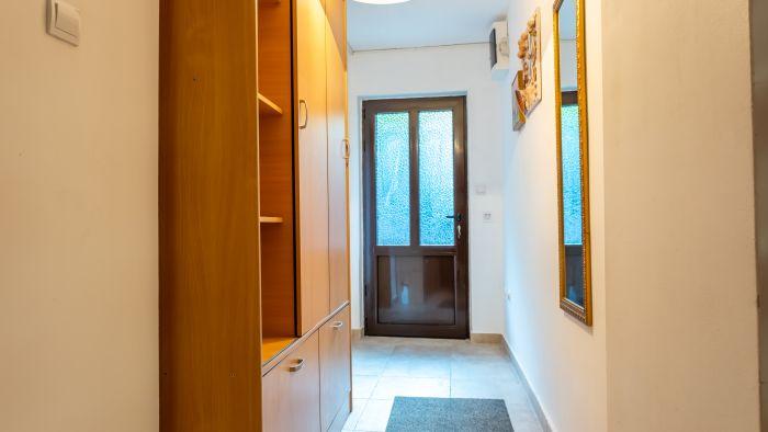 Chic Flat with Garden 1 min to Beach in Kotor