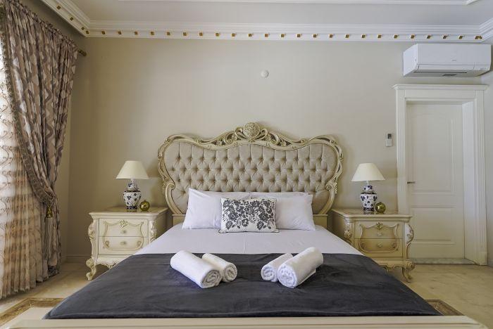 Dream the night away in our elegantly designed bedroom with a comfortable double bed.