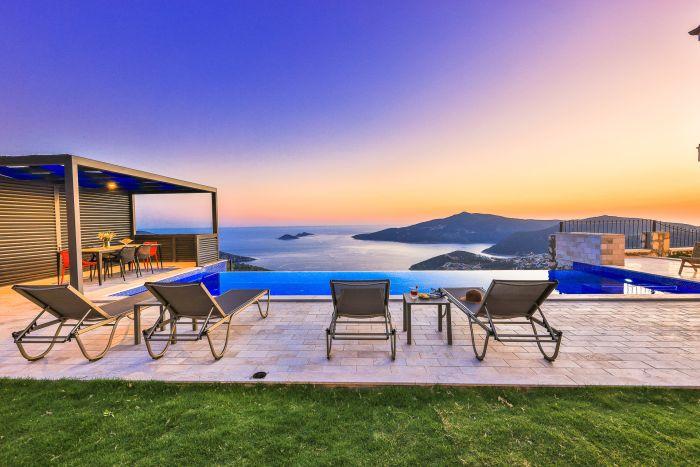 Antalya Kalkan'da Kaputaş Plajı'na Yakın Deniz Manzaralı ve Havuzlu Lüks Villa | Villa Sovereign