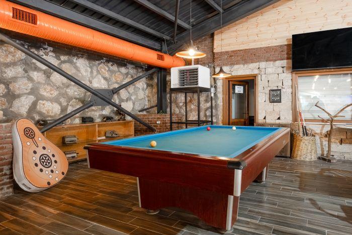 Time to show off your billiards skills!