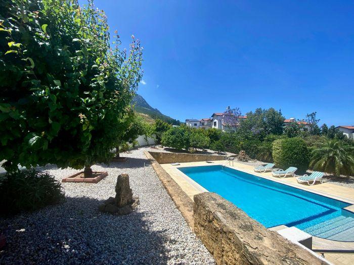 Villa with Pool and Garden 9 min to Beach in Lapta