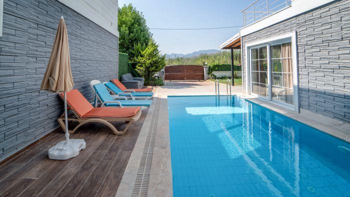 Experience the perfect blend of luxury and leisure with our stunning house featuring a refreshing pool.