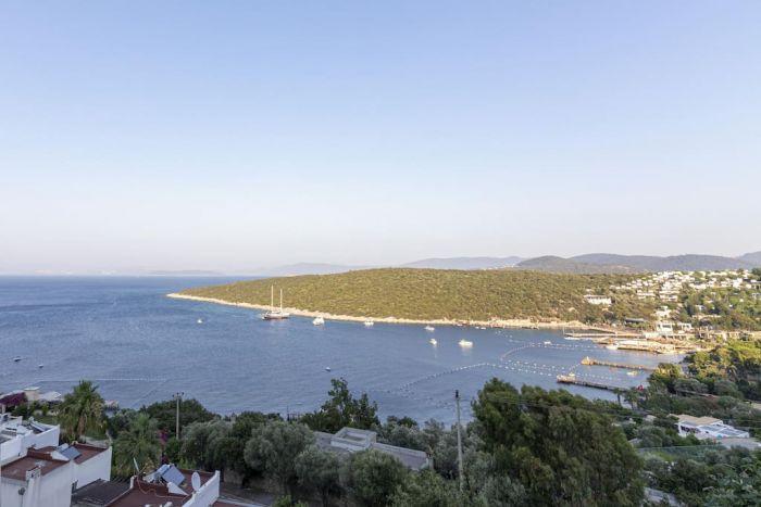 Türkbükü'nde Deniz Manzaralı ve Sahile Yakın Tripleks Villa | Lagoon