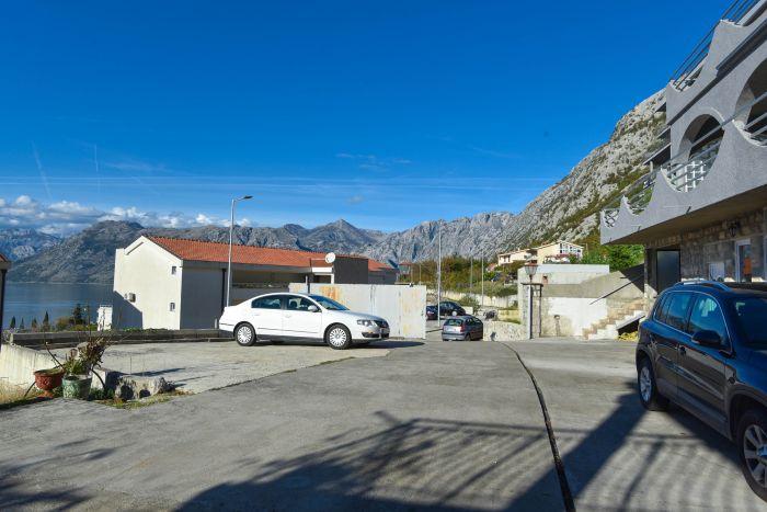 Karadağ Kotor'da Deniz Manzaralı Eşyalı Tatil Evi