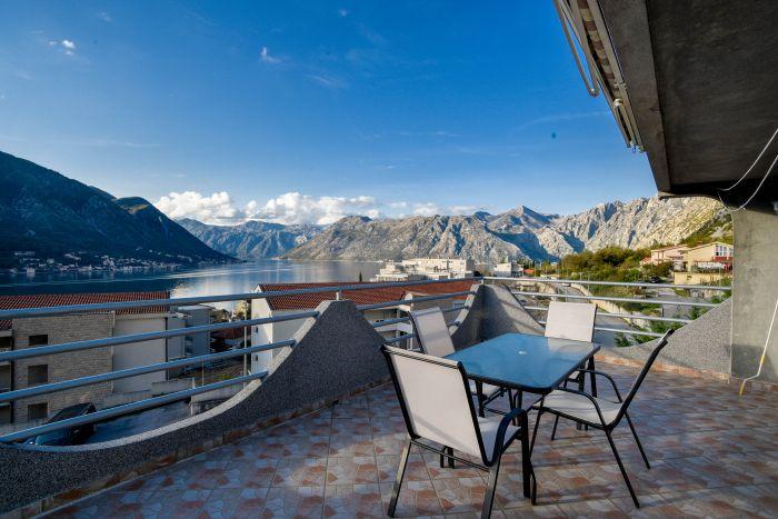Sea and Nature View Flat w Balcony in Kotor