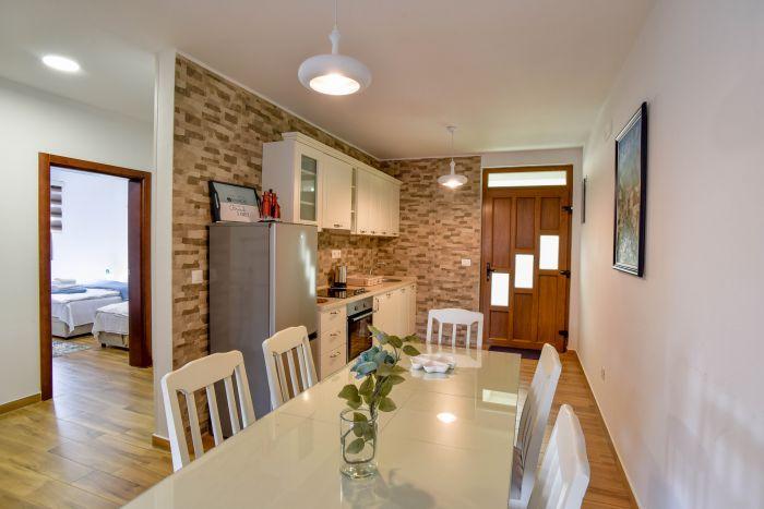 Flat with Terrace 4 min to Beach in Bar