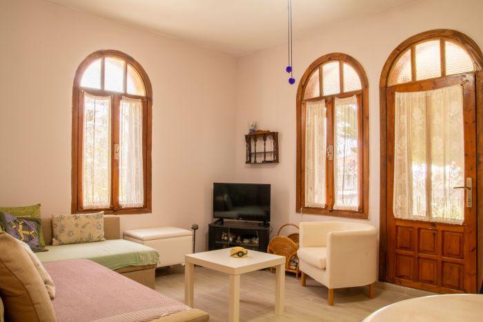 Detached House with Garden in Cesme