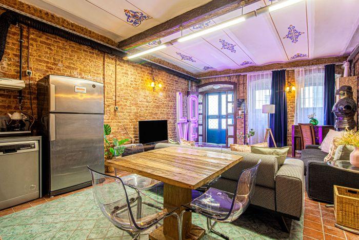 Centrally Located Historical Flat in Beyoglu