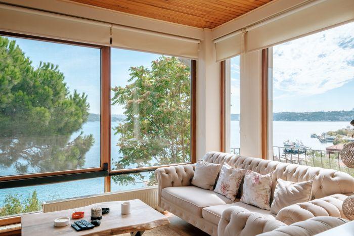 Relax in our living room with breathtaking sea views, a tranquil haven for unwinding.