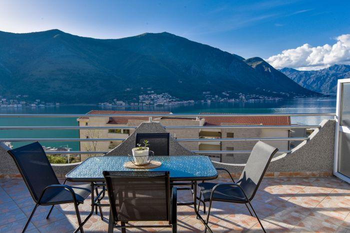Sea View Vacation Flat w Balcony in Kotor