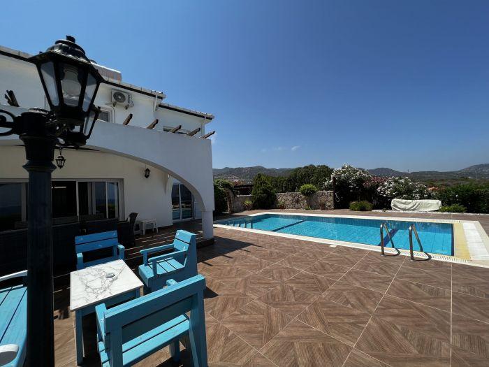 Luxury Sea View Villa w Pool Near Beach in Kyrenia