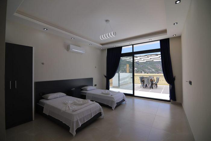 We have 2 spacious bedrooms in Etoile.