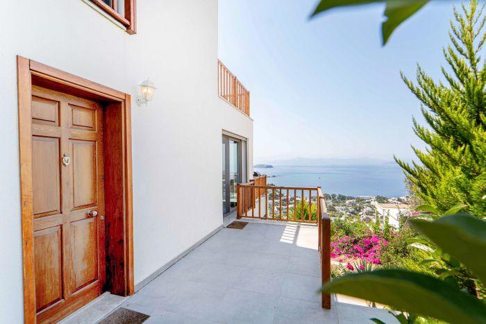 Sea View Flat with Terrace 3 min to Beach