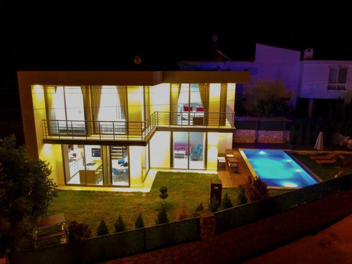 Antalya Finike’de Havuzlu, Bahçeli ve Jakuzili Denize Yakın Lüks Dublex Villa | Villa Finike