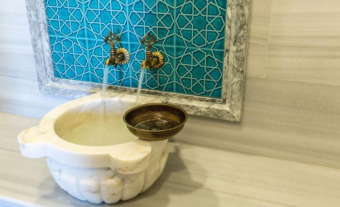 You can also luxuriate in the Turkish hammam during your stay.