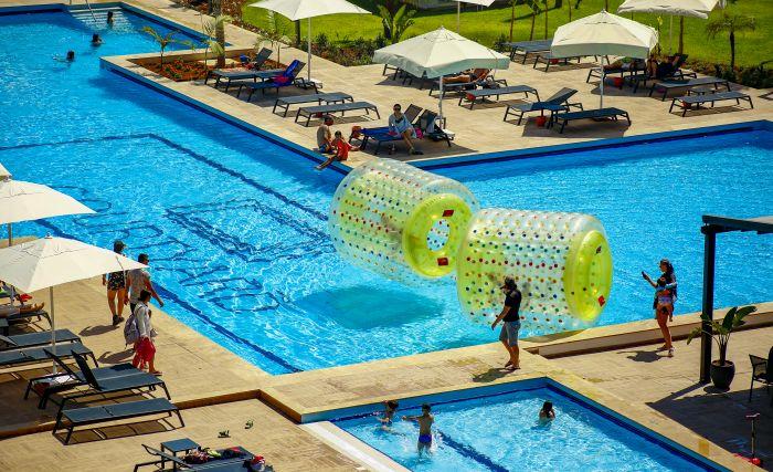 Kıbrıs İskele'de Sahile Yakın, Ortak Havuzlu ve Havuz Manzaralı Balkonlu Büyüleyici Otel Odası | Marble Deluxe Pool