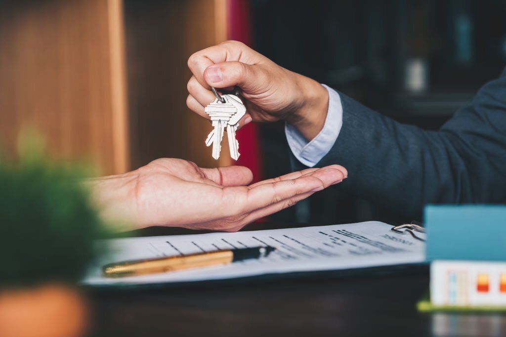 yabancıya ev kiralama, kira kontratı, anahtar, emlakçı, kira sözleşmesi