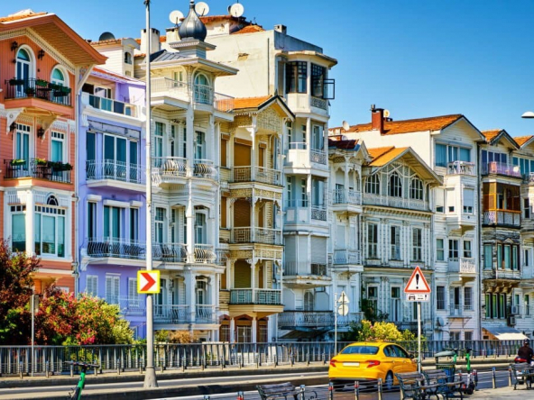 arnavutköy'de boğaz kenarında tarihi istanbul evleri