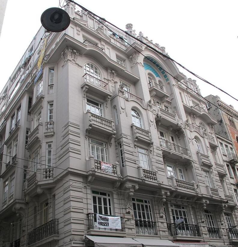 beyoğlu'nda tarihi istanbul evleri apartmanları istiklal caddesi