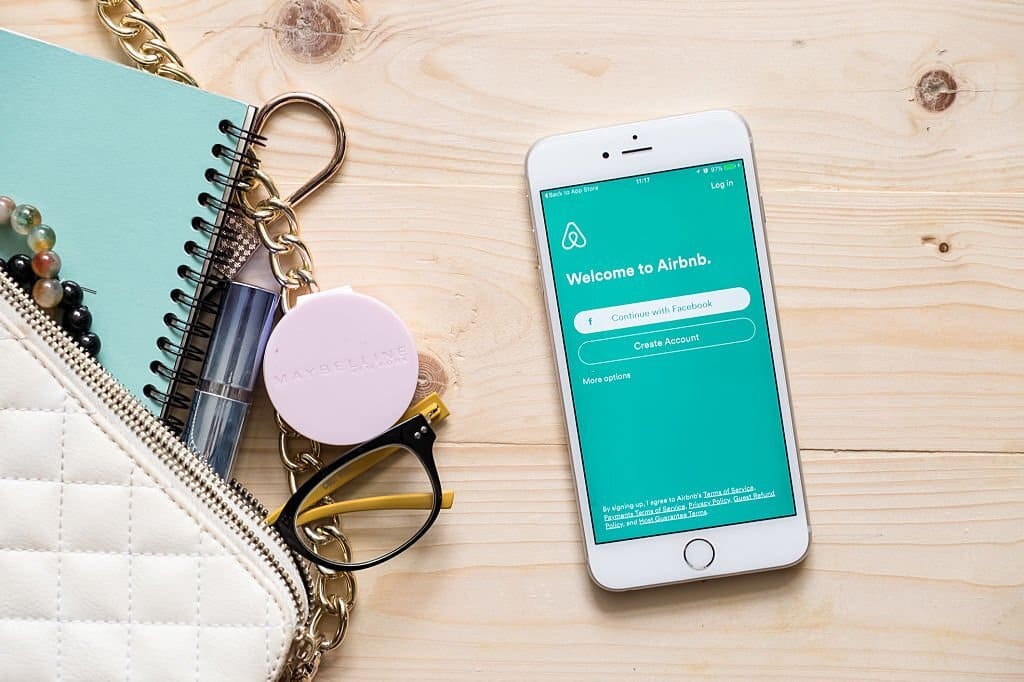 airbnb login app screen